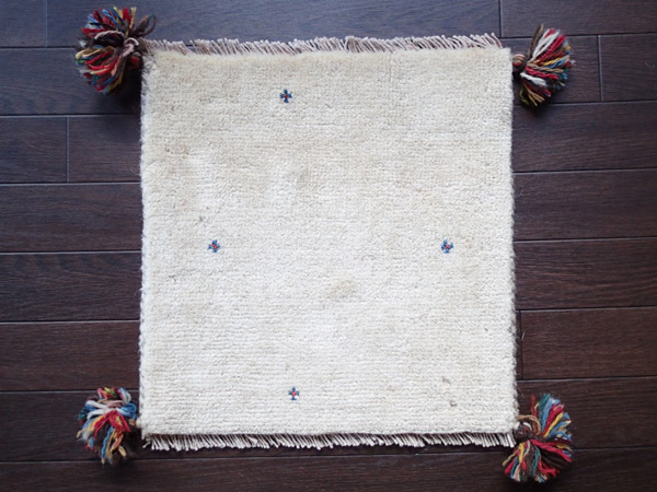 手織り ペルシャ ミニ ギャッベ 座布団 サイズ 40 × 40 B62 ハンドメイド ラグ クッション ウール 天然 ギャベ 魔法のじゅうたん