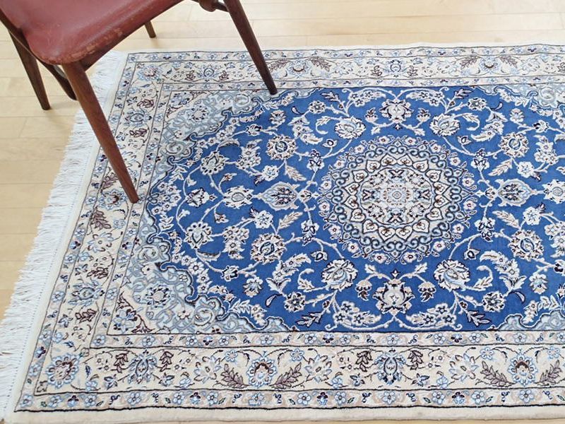 ペルシャ絨毯　イランナイン180×120手織り　ラグ