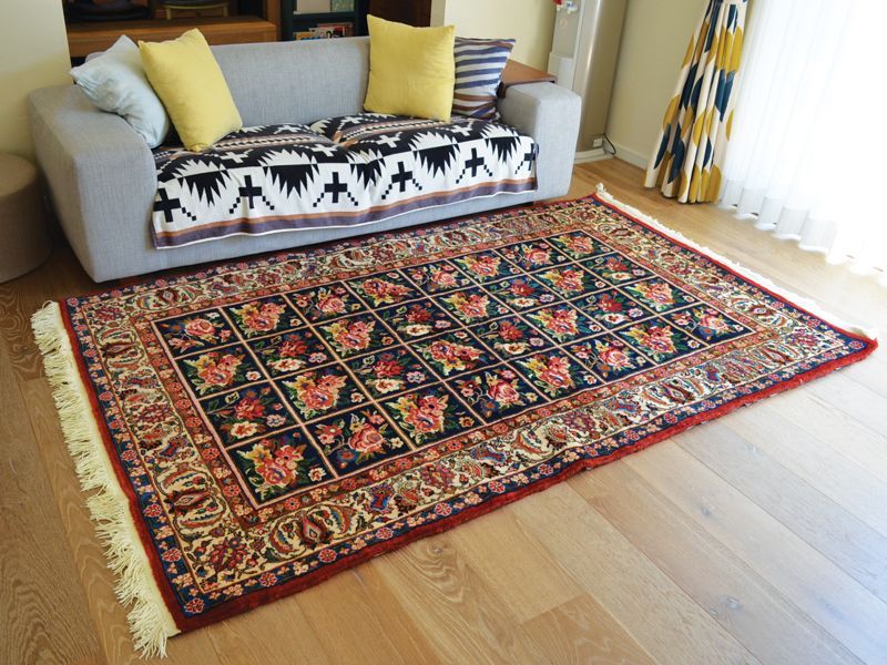 ペルシャ手織り絨毯　トライバルラグ