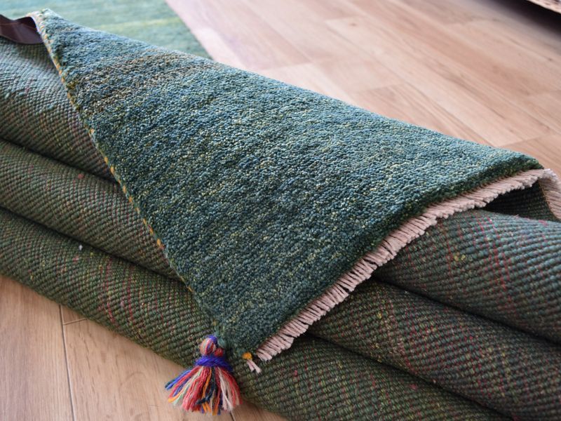 伝統ギャッベ　手織り　草木染め　ウール　イラン　カシュガイ族  1畳サイズ手織り
